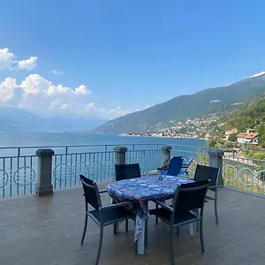 With Big Terrace And Direct Access To The Beach , Varenna Italia